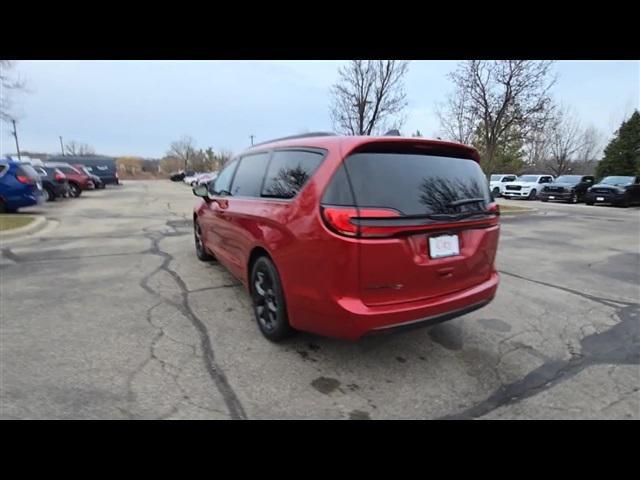 new 2024 Chrysler Pacifica car, priced at $38,687