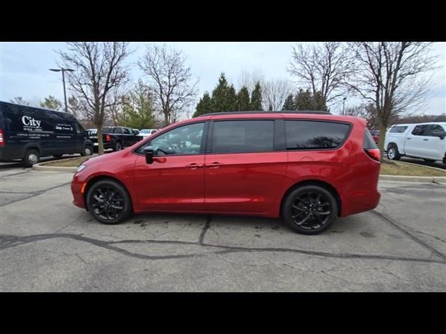 new 2024 Chrysler Pacifica car, priced at $38,687