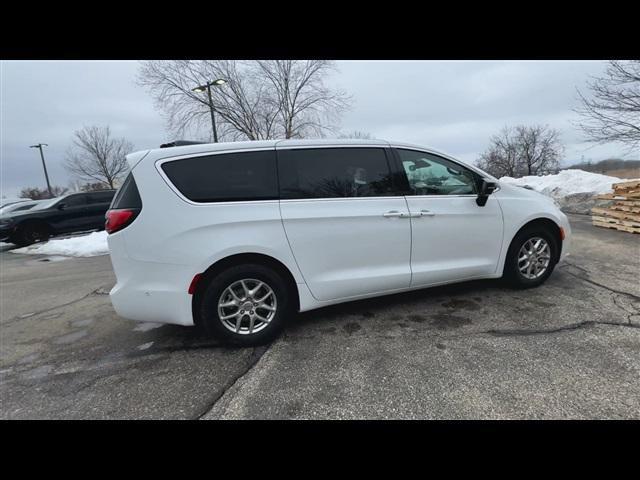 new 2024 Chrysler Pacifica car, priced at $37,589