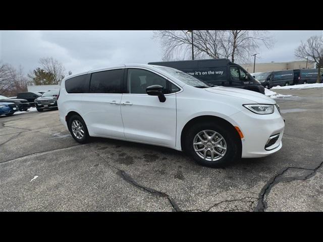 new 2024 Chrysler Pacifica car, priced at $37,589