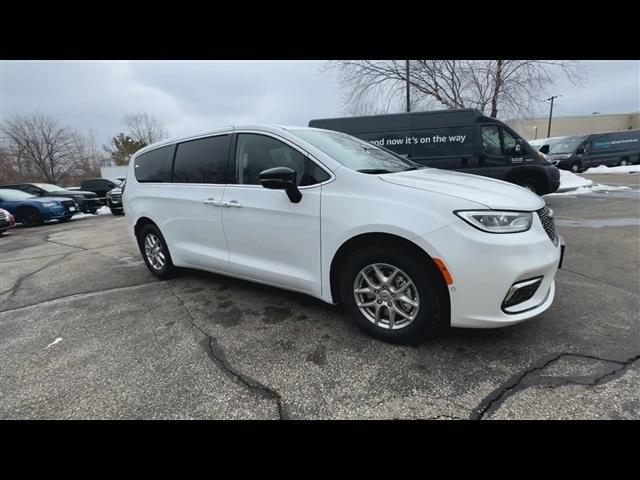 new 2024 Chrysler Pacifica car, priced at $37,589