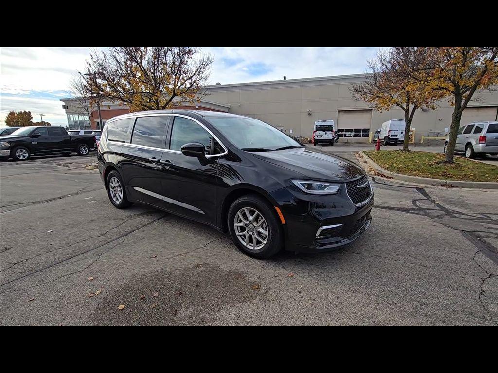 used 2024 Chrysler Pacifica car, priced at $28,780