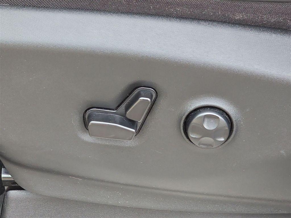 used 2024 Chrysler Pacifica car, priced at $28,780