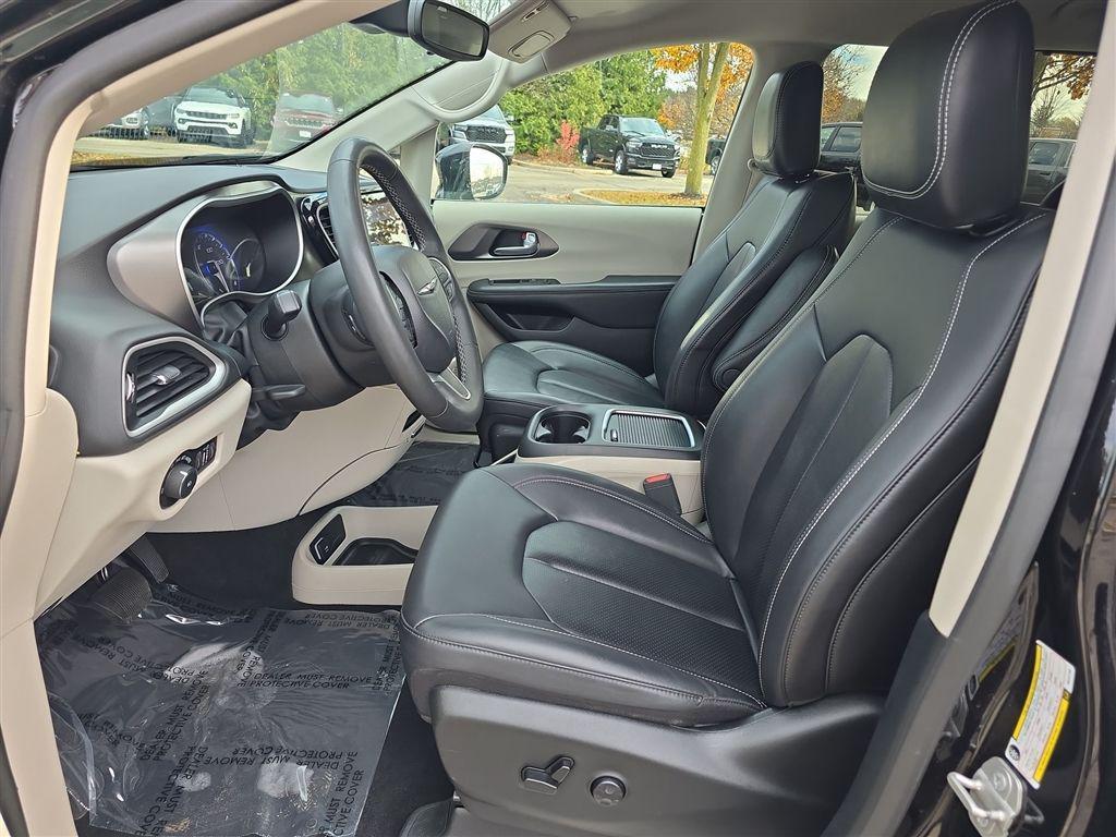 used 2024 Chrysler Pacifica car, priced at $28,780