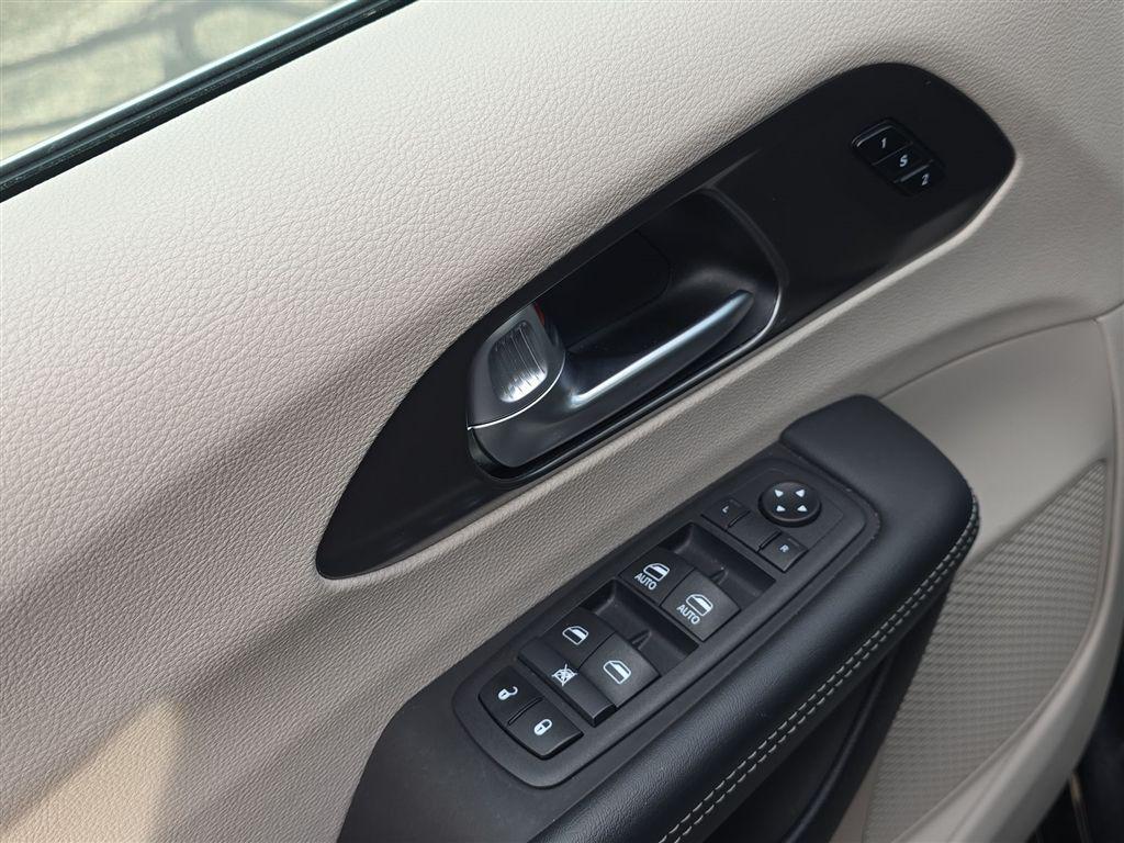 used 2024 Chrysler Pacifica car, priced at $28,780