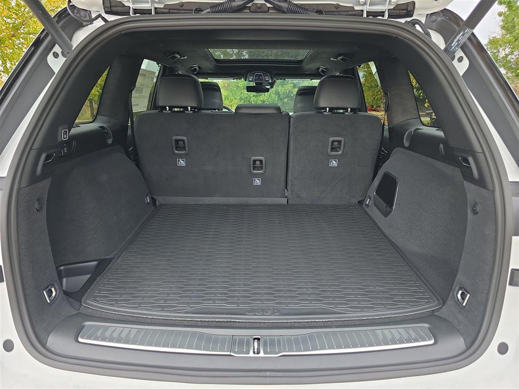 new 2025 Jeep Grand Cherokee car, priced at $63,994