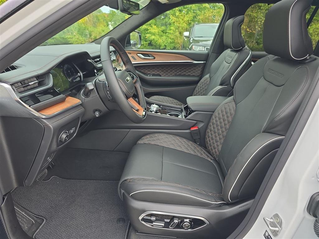 new 2025 Jeep Grand Cherokee car, priced at $63,561