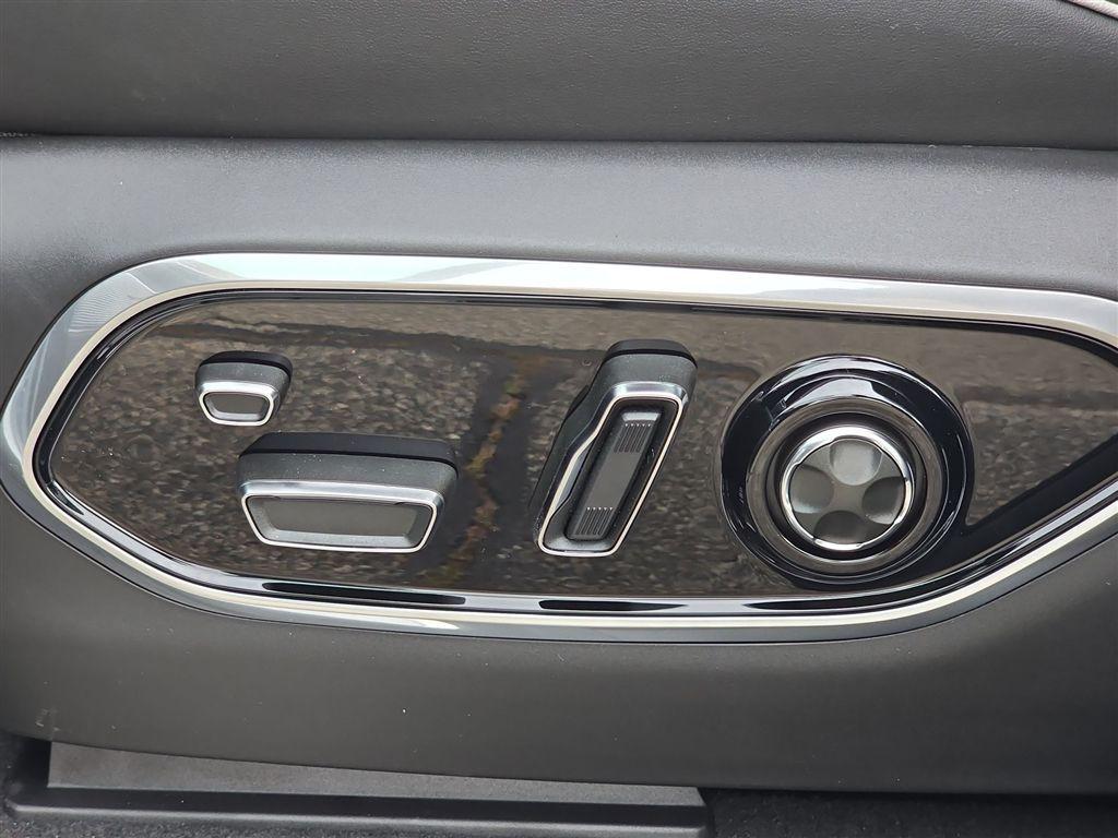 new 2025 Jeep Grand Cherokee car, priced at $63,994