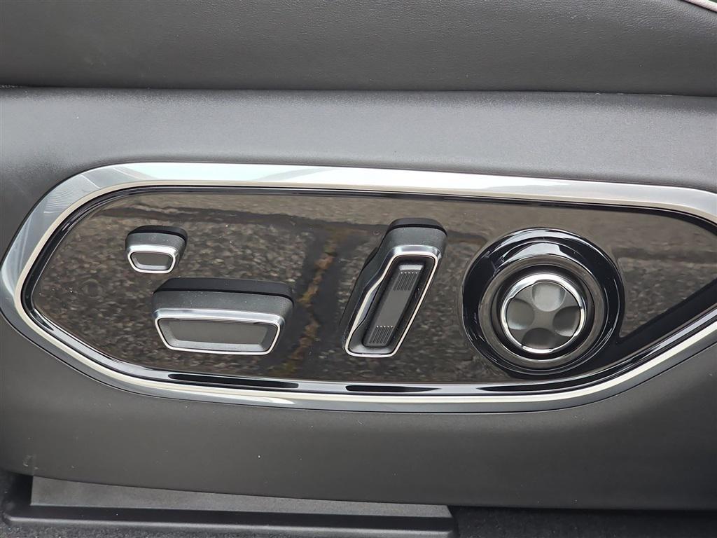 new 2025 Jeep Grand Cherokee car, priced at $63,561