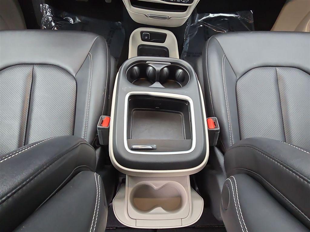 used 2024 Chrysler Pacifica car, priced at $29,420