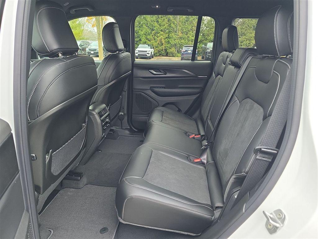 new 2025 Jeep Grand Cherokee car, priced at $40,771