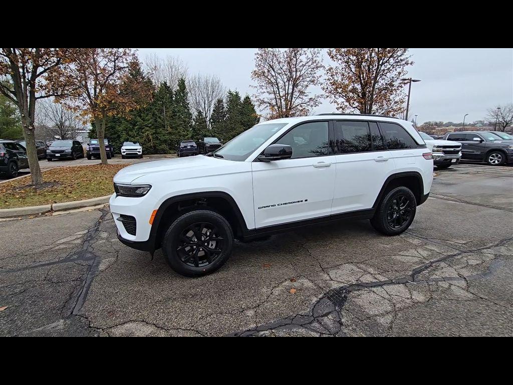 new 2025 Jeep Grand Cherokee car, priced at $40,771