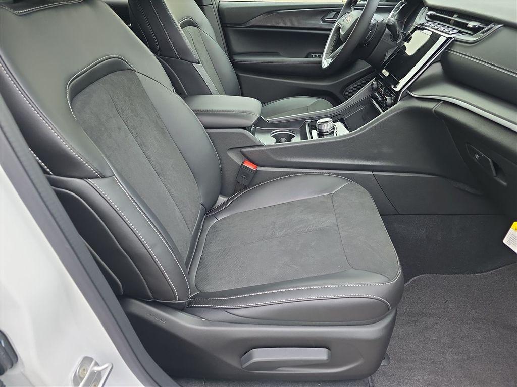 new 2025 Jeep Grand Cherokee car, priced at $40,771