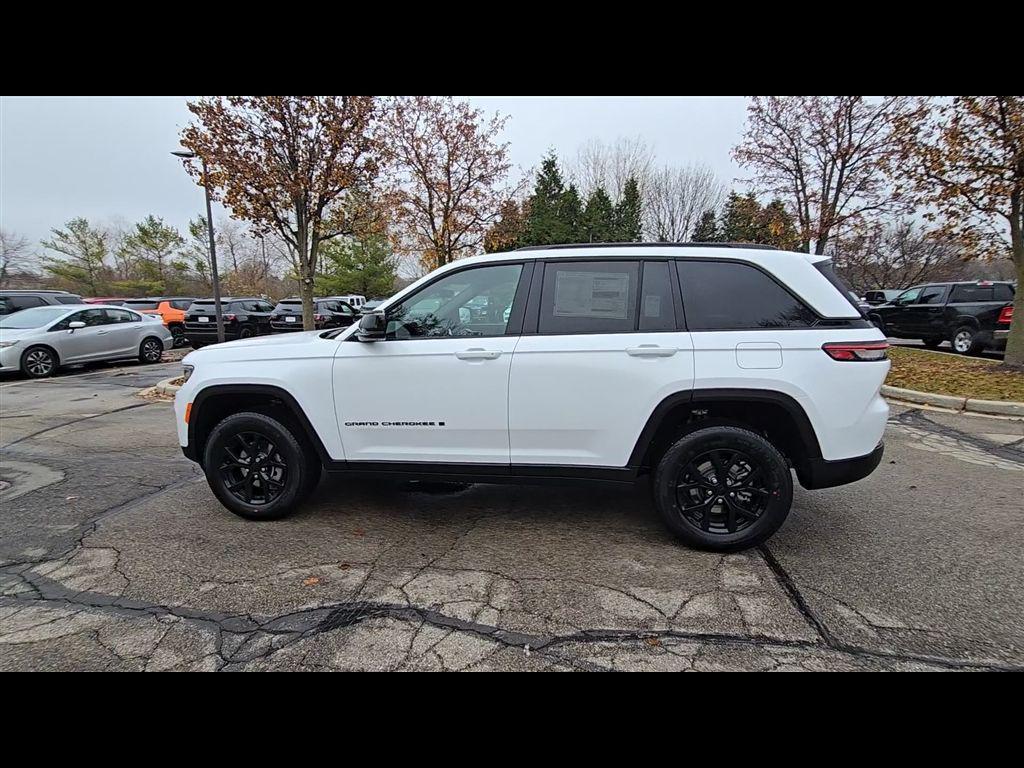 new 2025 Jeep Grand Cherokee car, priced at $40,771
