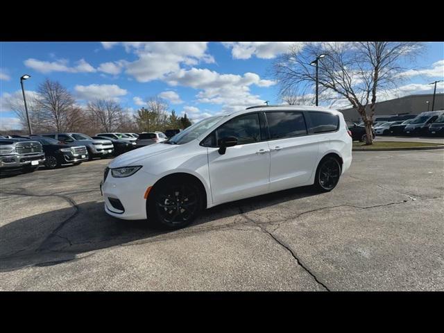 new 2024 Chrysler Pacifica car, priced at $34,995