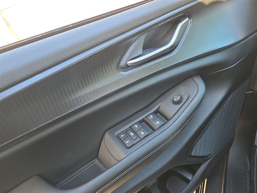 new 2025 Jeep Grand Cherokee car, priced at $40,351