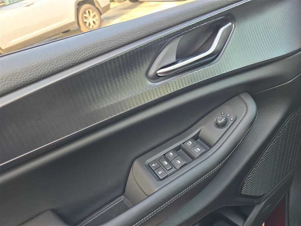 new 2025 Jeep Grand Cherokee car, priced at $38,225