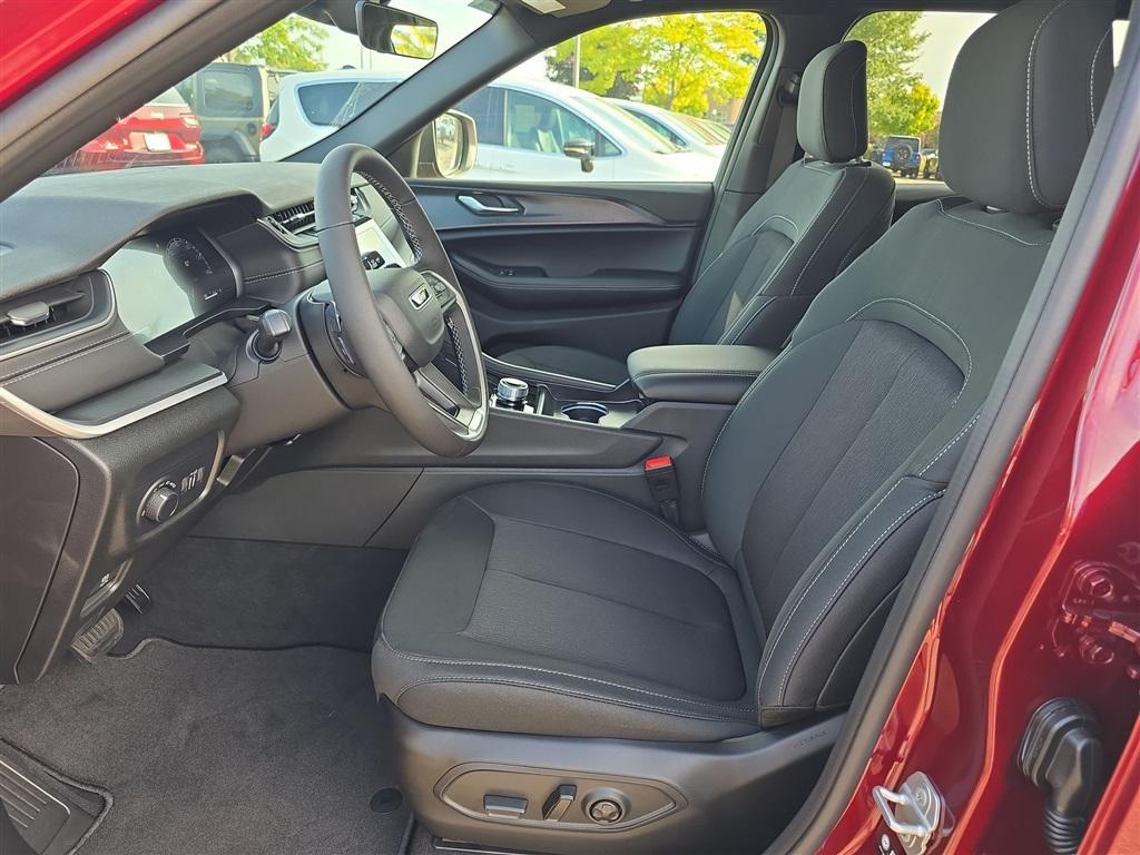 new 2025 Jeep Grand Cherokee car, priced at $38,225