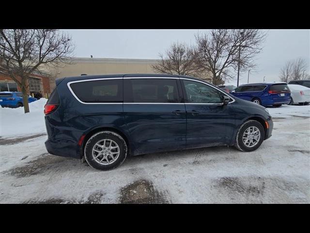 new 2025 Chrysler Pacifica car, priced at $39,372