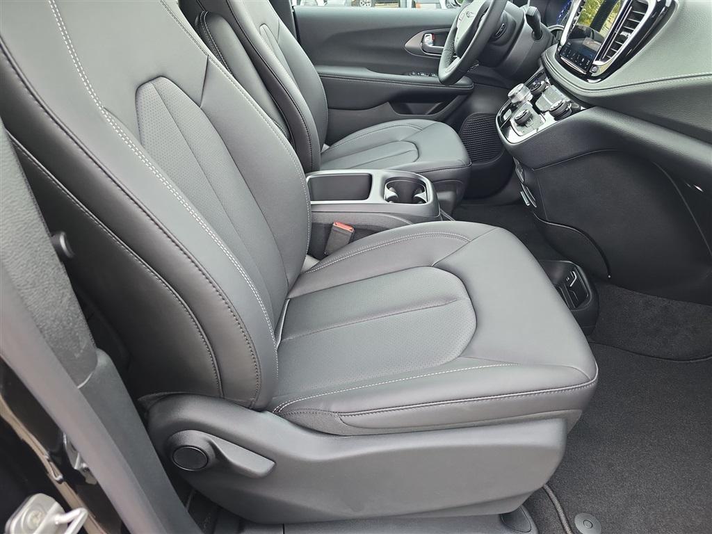 new 2026 Chrysler Pacifica car, priced at $39,215