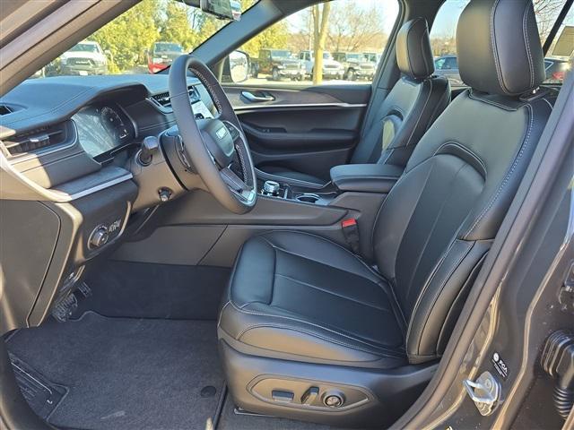 new 2025 Jeep Grand Cherokee car, priced at $40,479