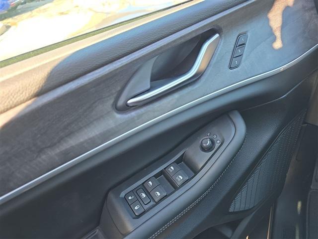 new 2025 Jeep Grand Cherokee car, priced at $40,479