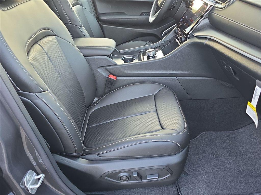 new 2025 Jeep Grand Cherokee car, priced at $52,759