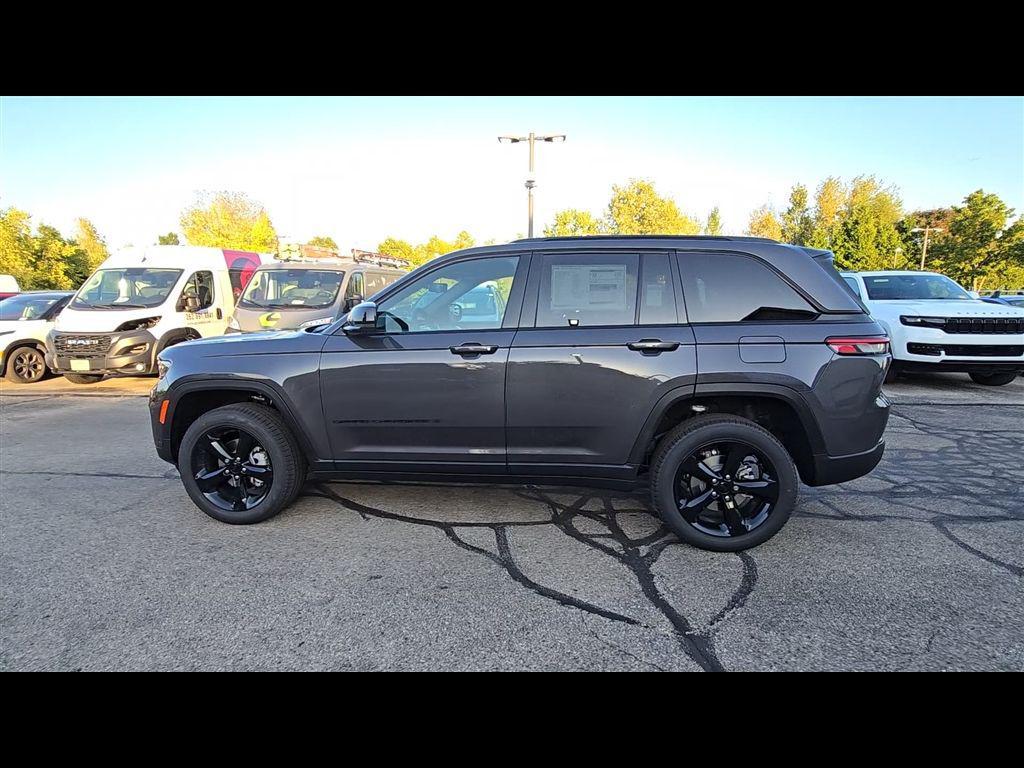 new 2025 Jeep Grand Cherokee car, priced at $52,759
