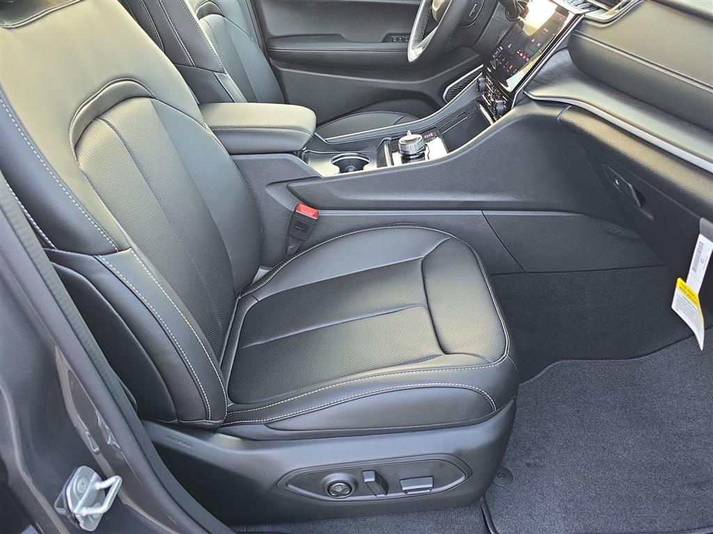 new 2025 Jeep Grand Cherokee car, priced at $51,309