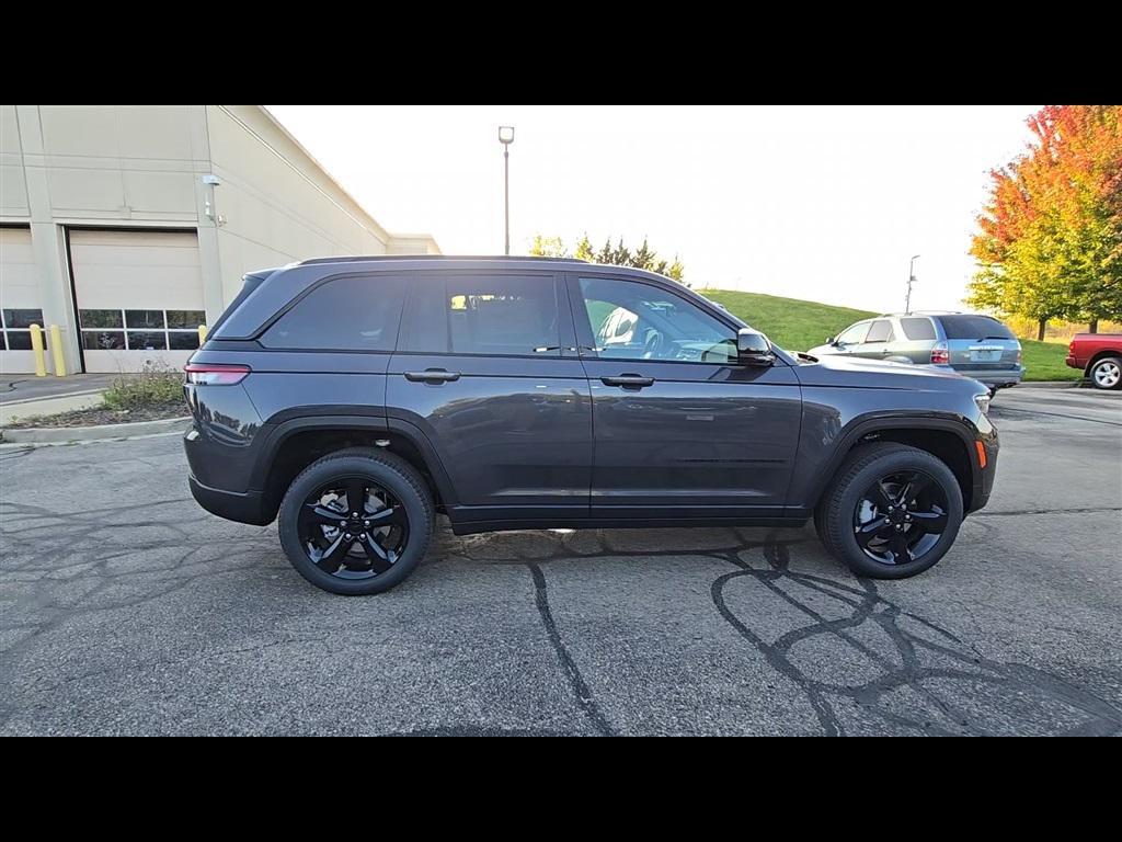 new 2025 Jeep Grand Cherokee car, priced at $51,309