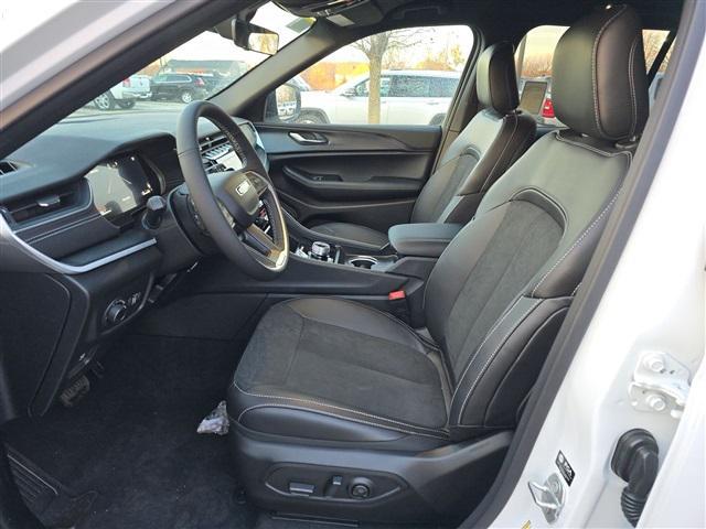 new 2025 Jeep Grand Cherokee car, priced at $41,523