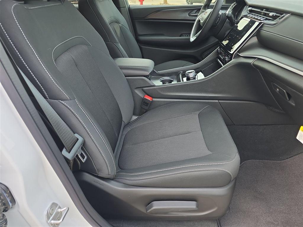 new 2025 Jeep Grand Cherokee car, priced at $39,815