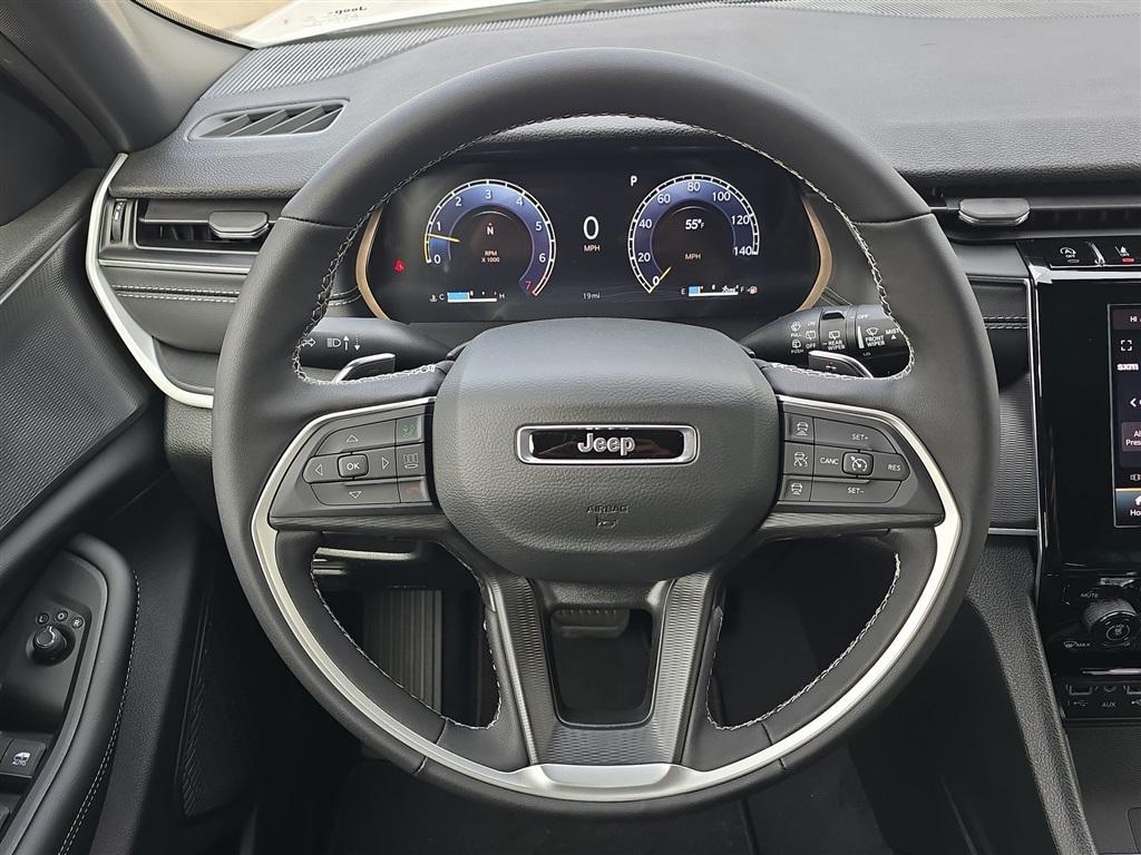 new 2025 Jeep Grand Cherokee car, priced at $38,365