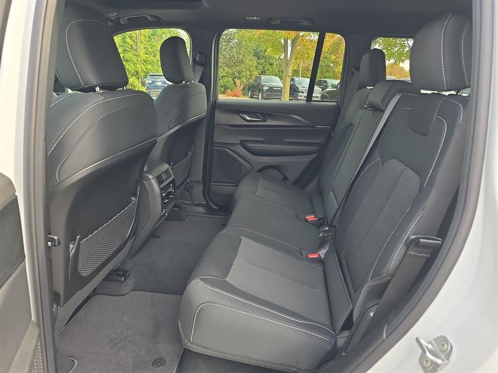 new 2025 Jeep Grand Cherokee car, priced at $38,365