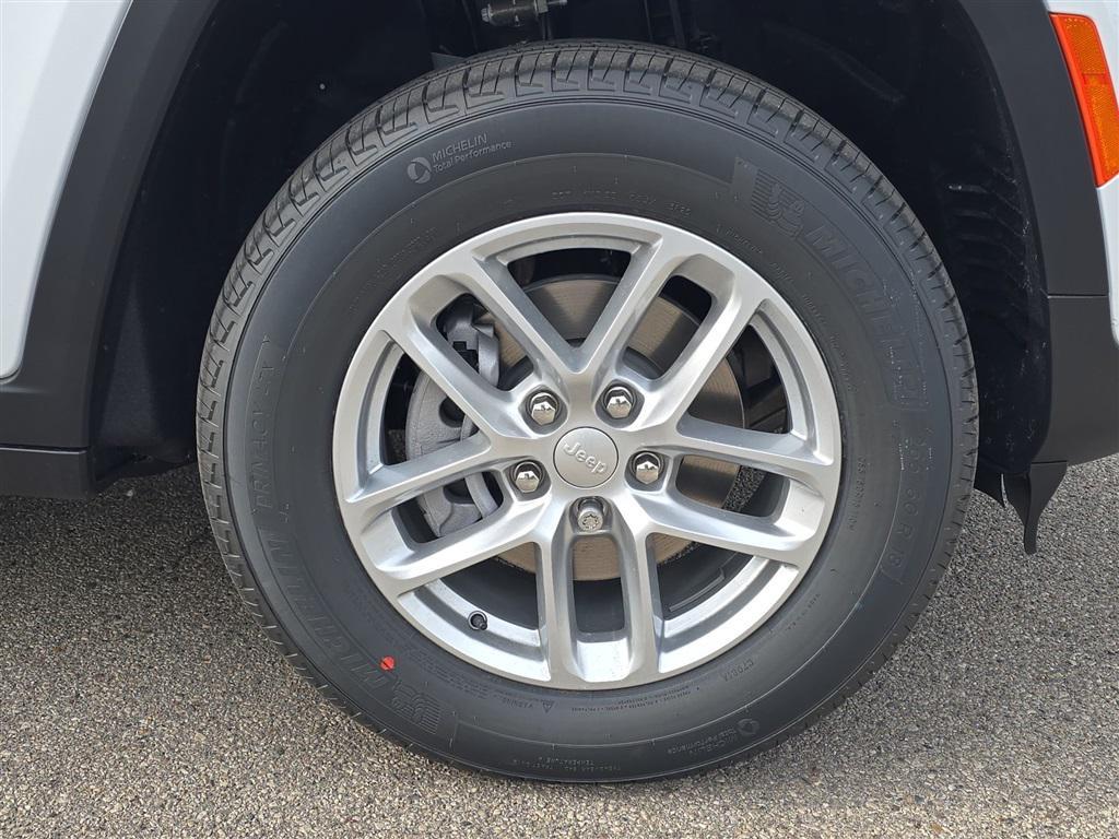 new 2025 Jeep Grand Cherokee car, priced at $38,365