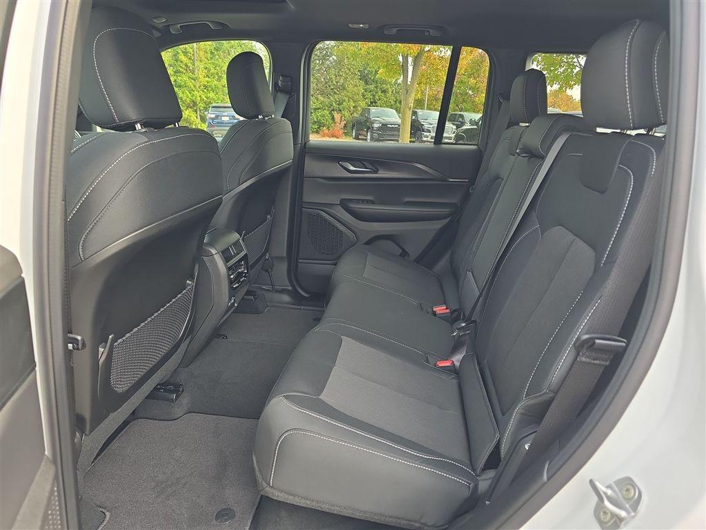 new 2025 Jeep Grand Cherokee car, priced at $39,815