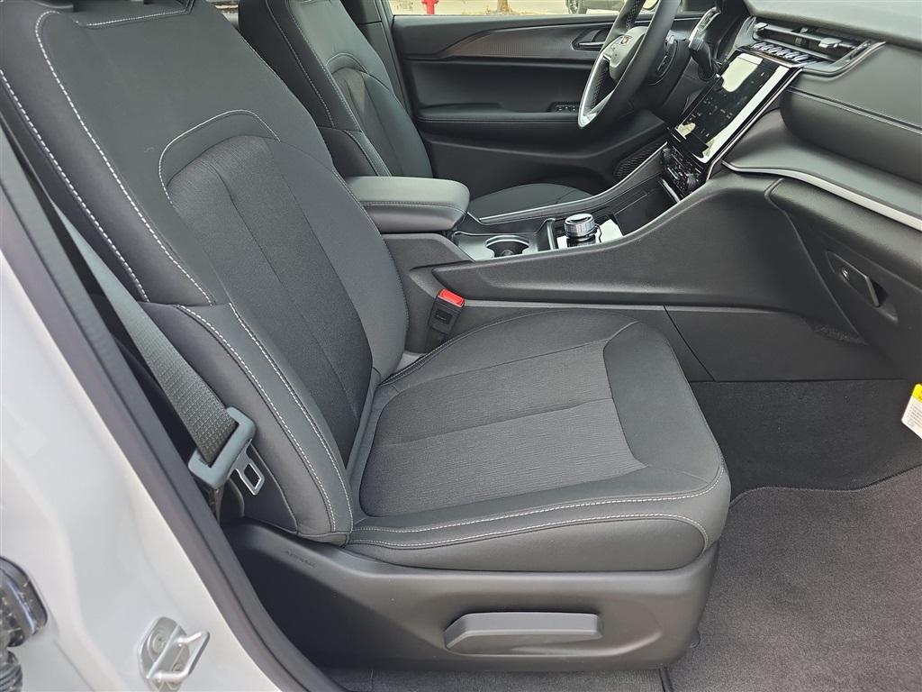 new 2025 Jeep Grand Cherokee car, priced at $38,365