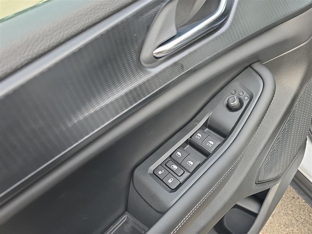 new 2025 Jeep Grand Cherokee car, priced at $38,365