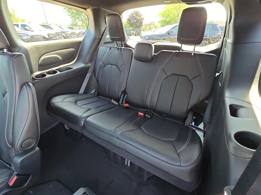 new 2025 Chrysler Pacifica car, priced at $38,620