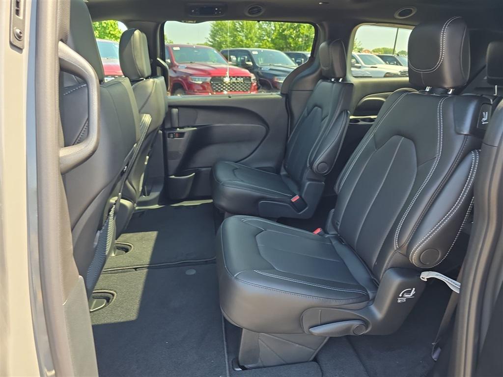 new 2025 Chrysler Pacifica car, priced at $38,620