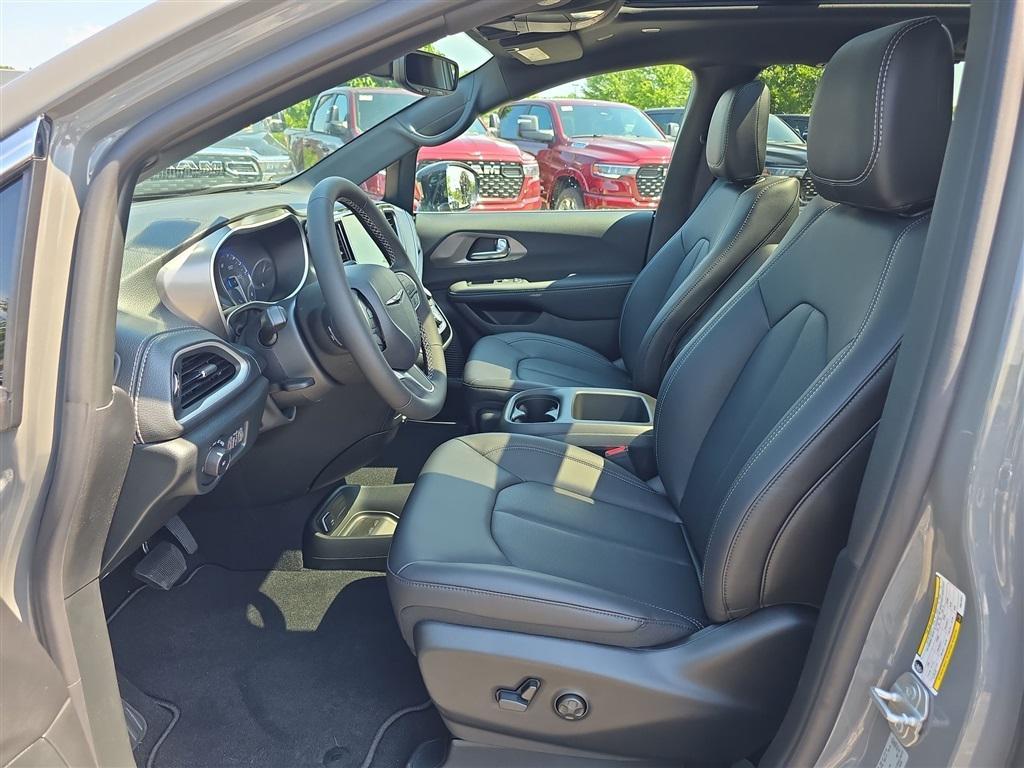 new 2025 Chrysler Pacifica car, priced at $38,620
