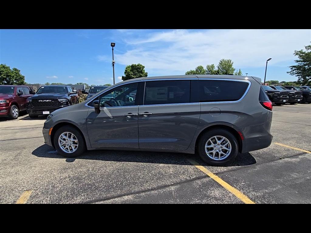 new 2025 Chrysler Pacifica car, priced at $38,620