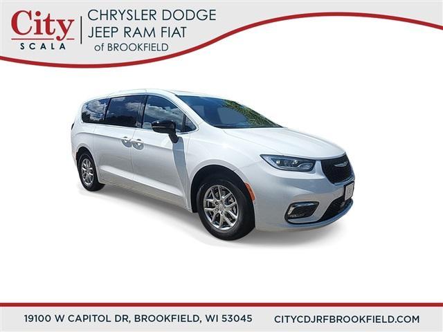 new 2025 Chrysler Pacifica car, priced at $40,489