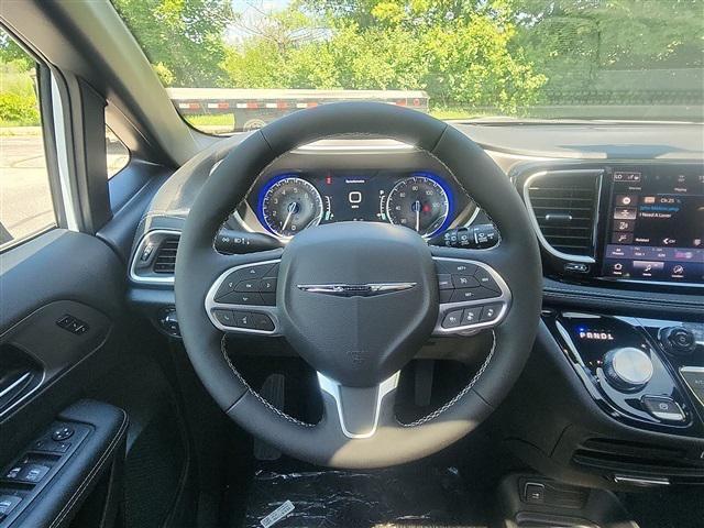 new 2025 Chrysler Pacifica car, priced at $38,980