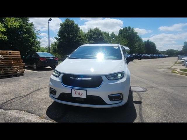 new 2025 Chrysler Pacifica car, priced at $38,980