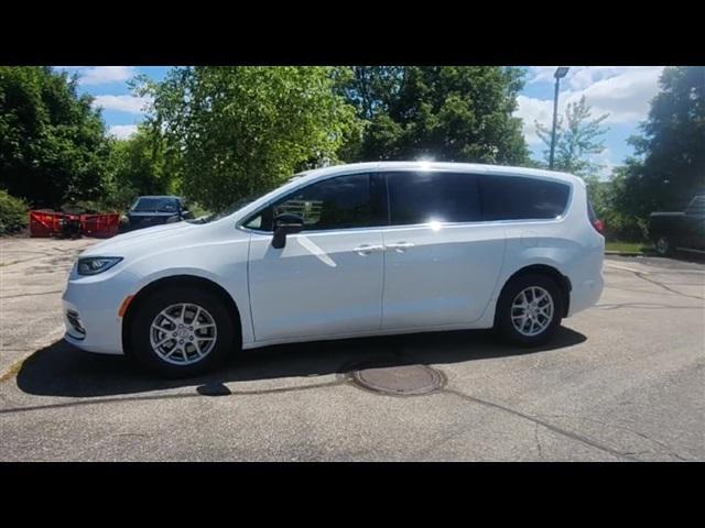 new 2025 Chrysler Pacifica car, priced at $38,980