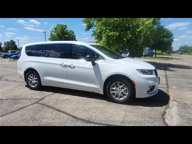 new 2025 Chrysler Pacifica car, priced at $38,980