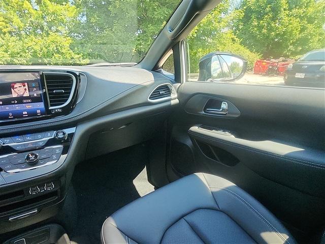 new 2025 Chrysler Pacifica car, priced at $38,980