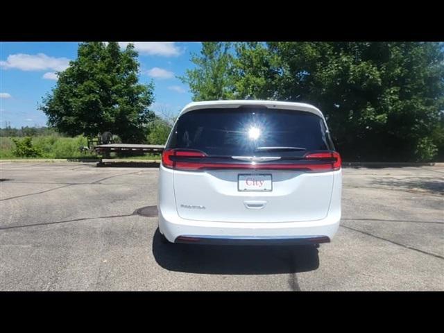 new 2025 Chrysler Pacifica car, priced at $38,980