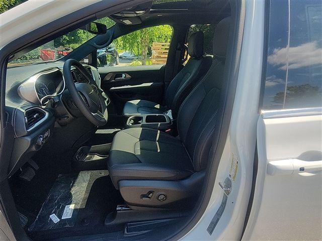 new 2025 Chrysler Pacifica car, priced at $41,620